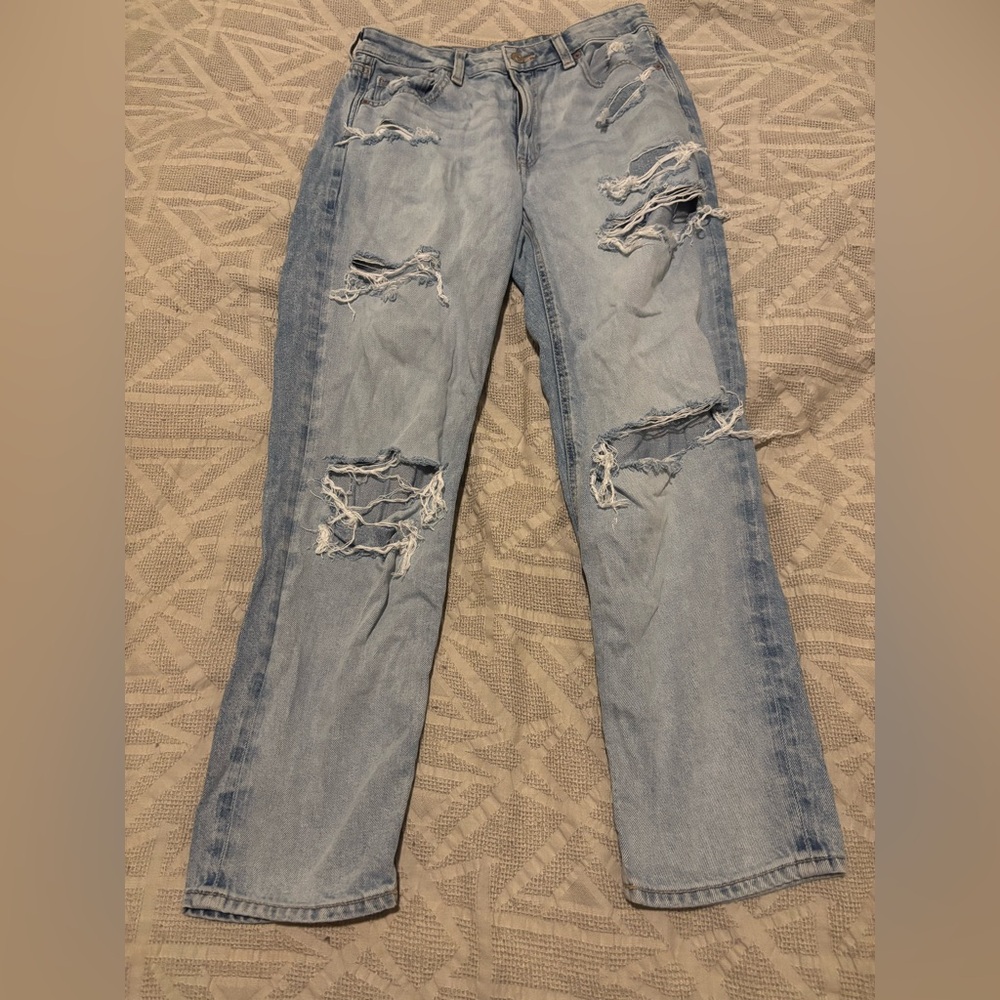 American Eagle Distressed Mom Straight Jeans Size 6 Regular Light Blue